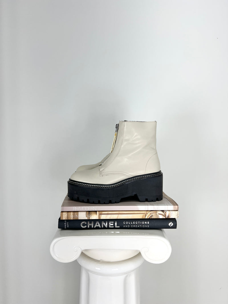 CREAM + BLACK PLATFORM ANKLE BOOTS | 5.5