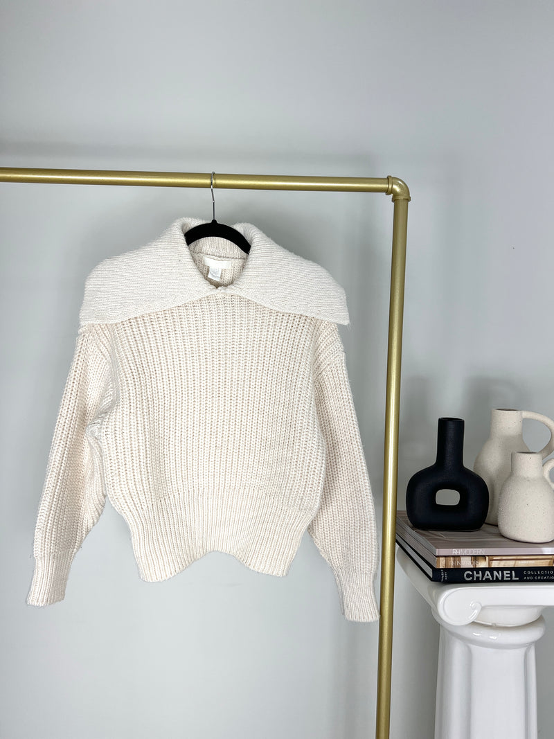 CREAM RIB KNIT COLLARED SWEATER