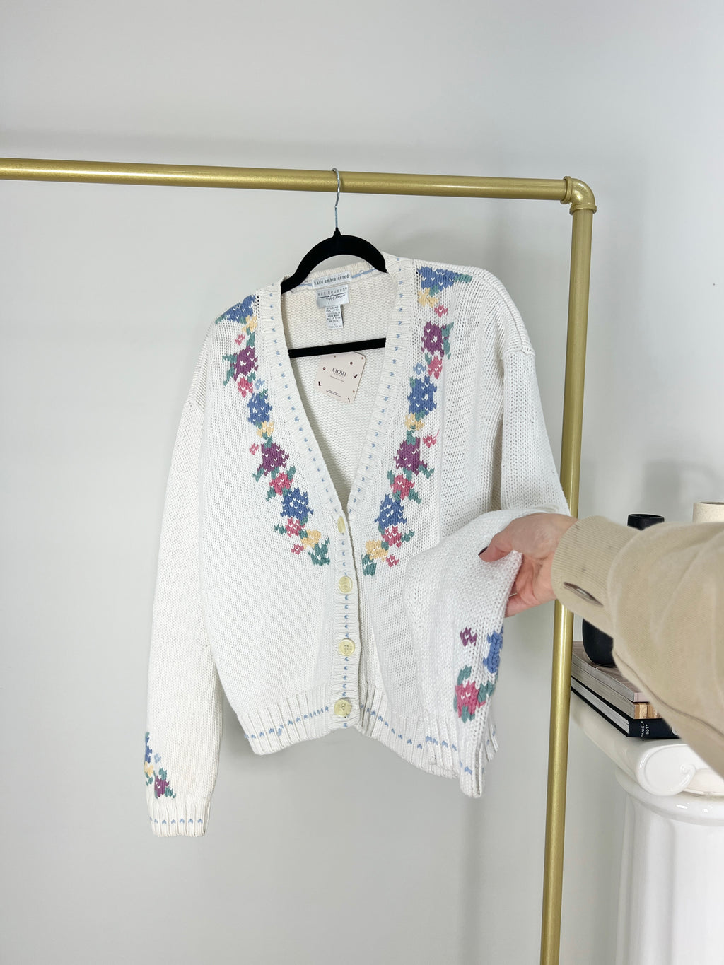 WHITE VINTAGE BUTTON-UP GARDEN CARDIGAN