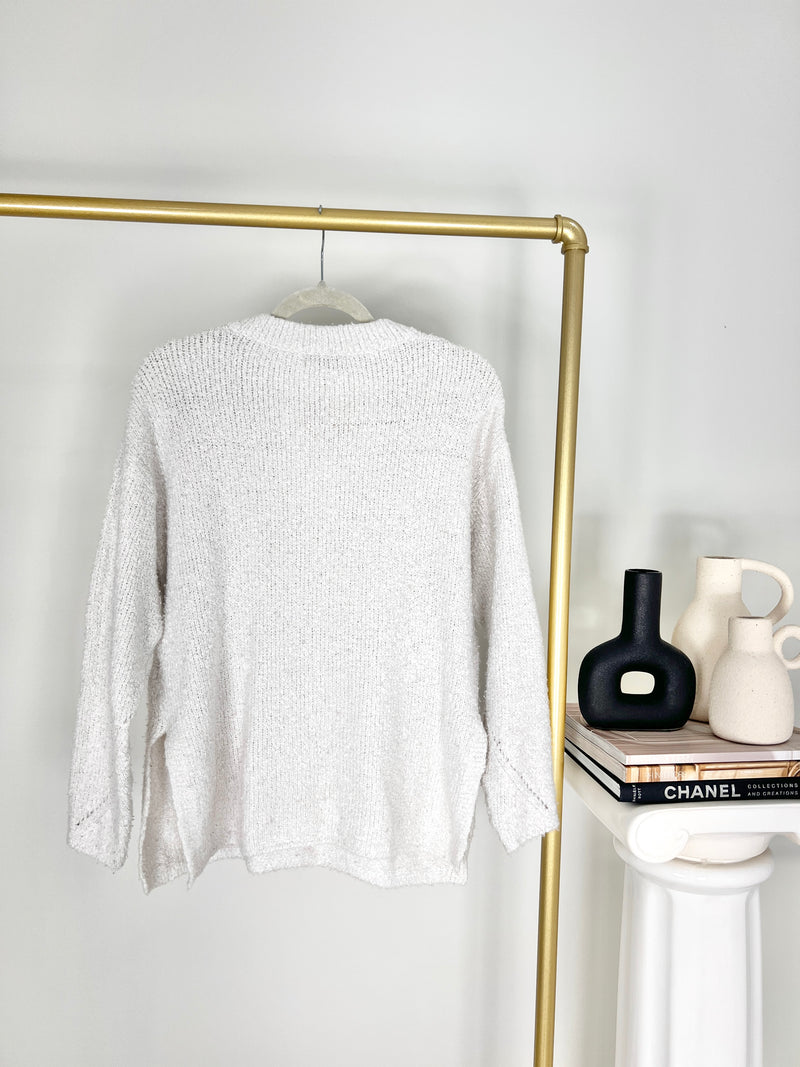 UO MINIMALIST LUXE V-NECK SWEATER