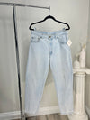 VINTAGE LEVI'S 550 RELAXED FIT LIGHT WASH DISTRESSED JEANS - SIZE 33