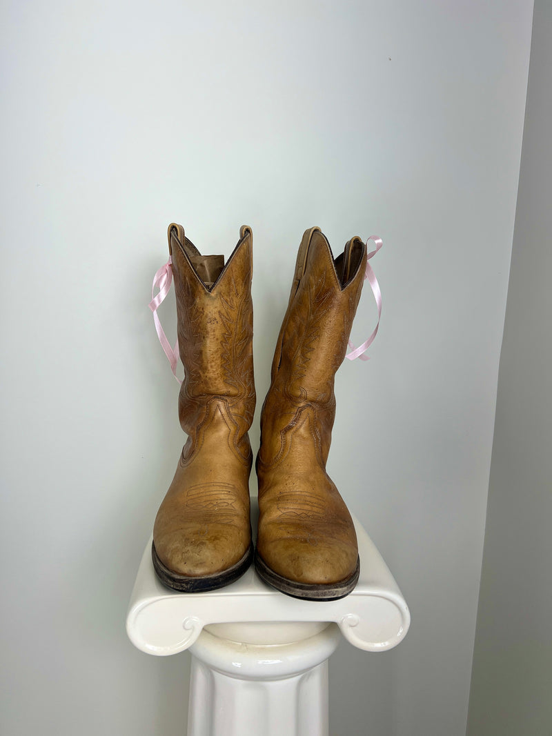 CHIC VINTAGE LIGHT BROWN COWBOY BOOTS - SIZE 10.5W