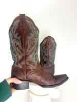 CLASSIC VINTAGE BROWN + BLUE EMBROIDERED LEATHER COWBOY BOOTS - SIZE 6.5