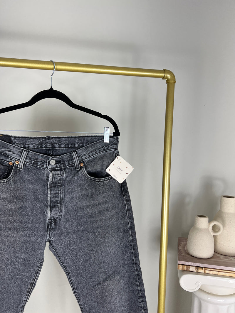 FADED BLACK LEVI'S 501 JEANS | SIZE 32