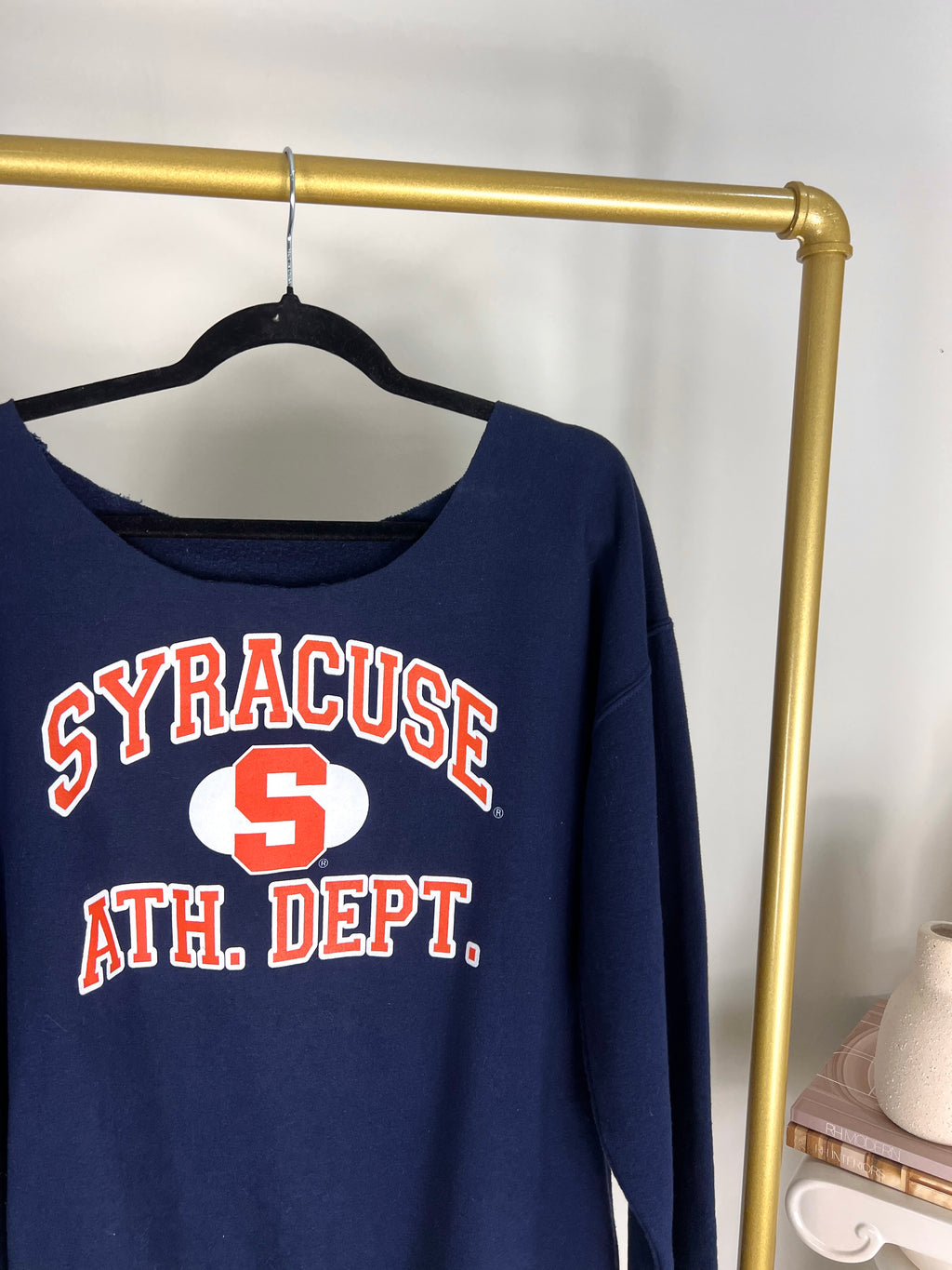 VINTAGE OFF THE SHOULDER SYRACUSE UNIVERSITY NAVY SWEATSHIRT