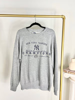 VINTAGE 1999 GREY NEW YORK YANKEES CREWNECK