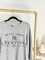 VINTAGE 1999 GREY NEW YORK YANKEES CREWNECK