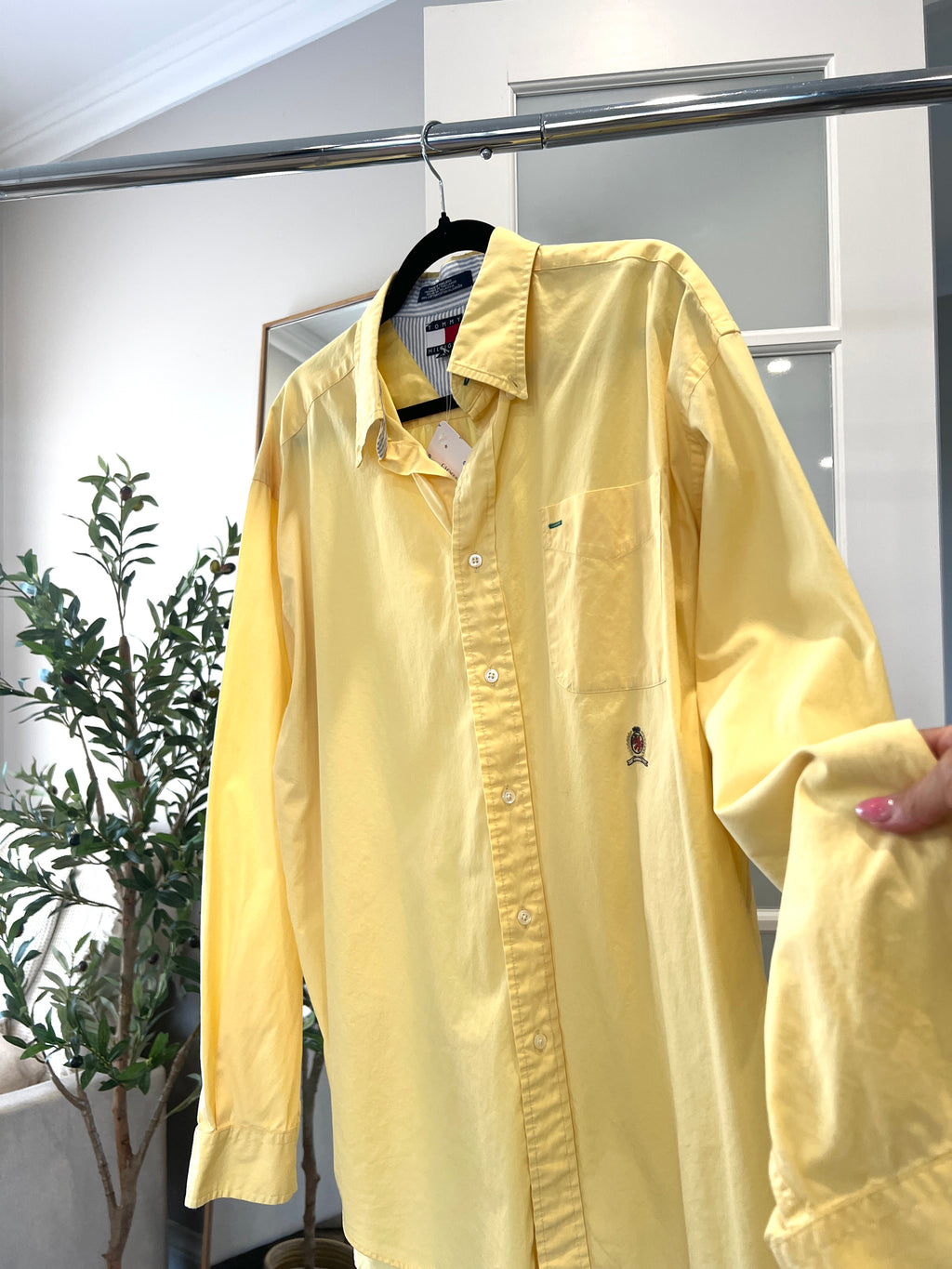 VINTAGE YELLOW TOMMY HILFIGER BUTTON-UP