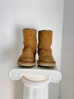 CLASSIC SHORT TAN UGGS - SIZE 7